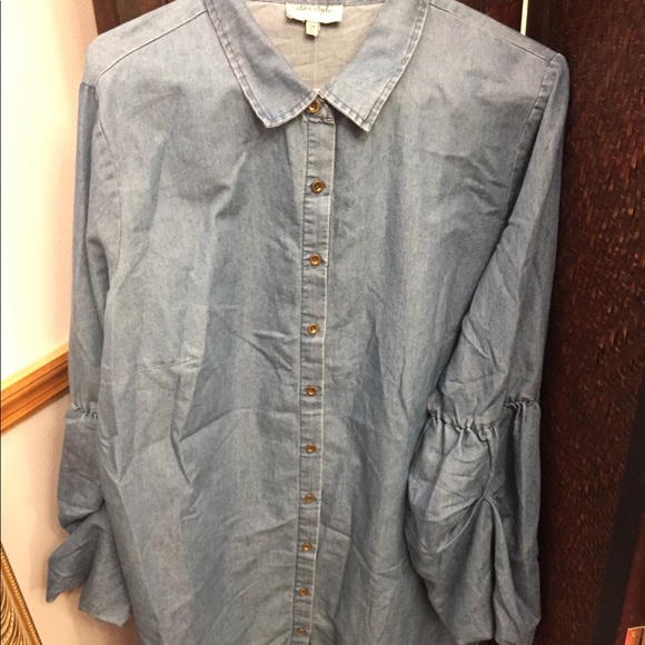 Star Style Tops - 💙💙Denim Button Down Long Shirt💙💙